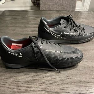 Nike men’s Phantom indoor soccer shoes